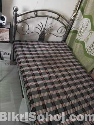 স্টিলের সিঙ্গেল খাট সাথে তোশক and Mattress